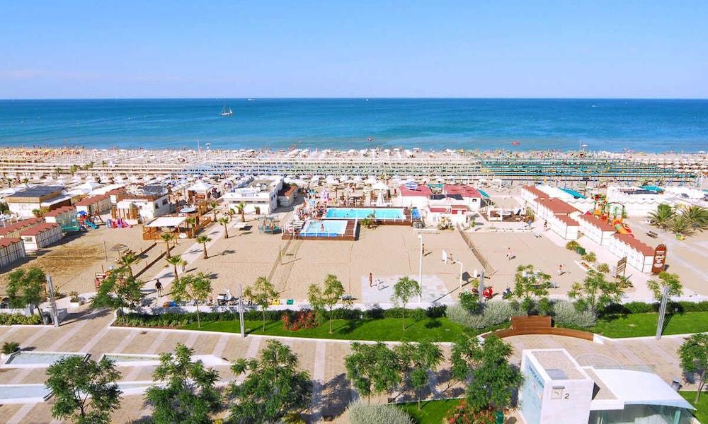 Hotel Al Cavallino Bianco Riccione Exterior photo