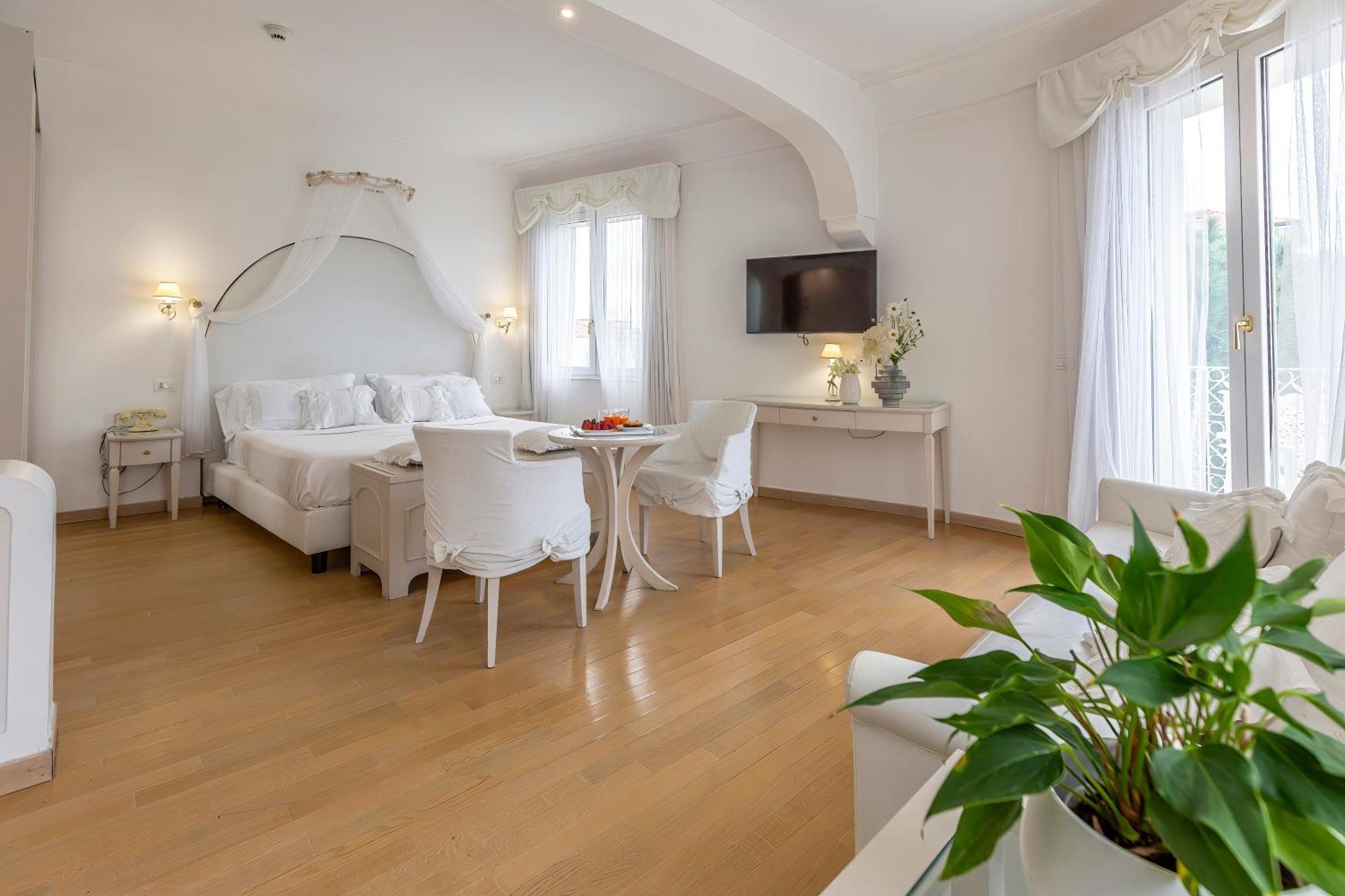 Hotel Al Cavallino Bianco Riccione Exterior photo