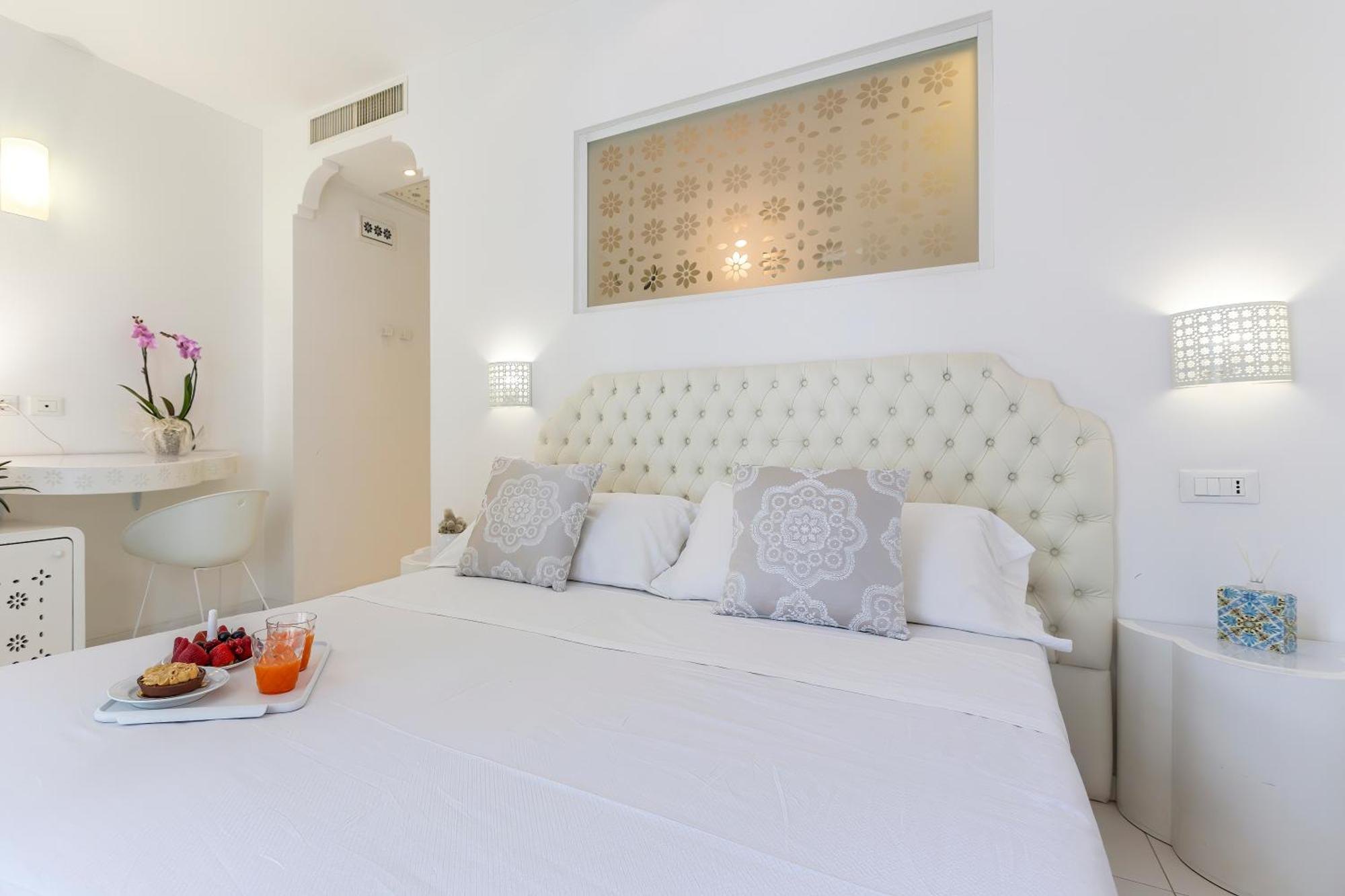 Hotel Al Cavallino Bianco Riccione Exterior photo