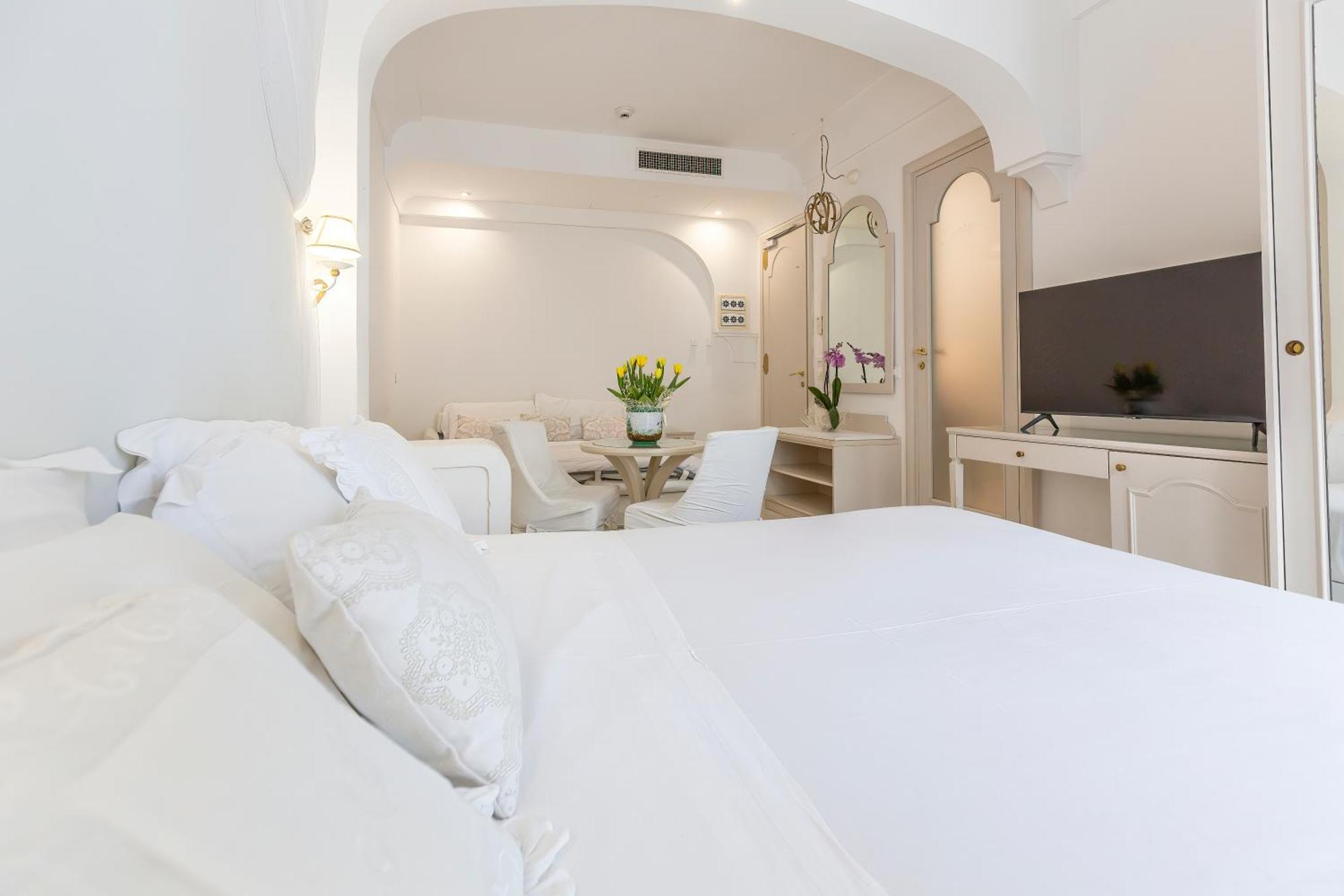 Hotel Al Cavallino Bianco Riccione Exterior photo